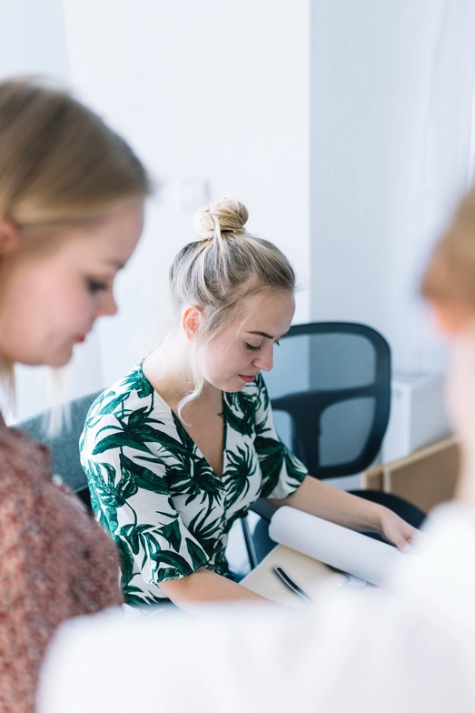 Devojke na predavanju